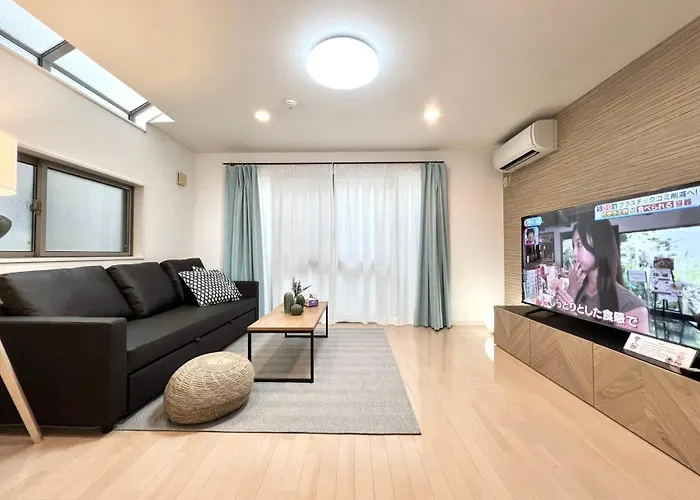 R-Akabane House